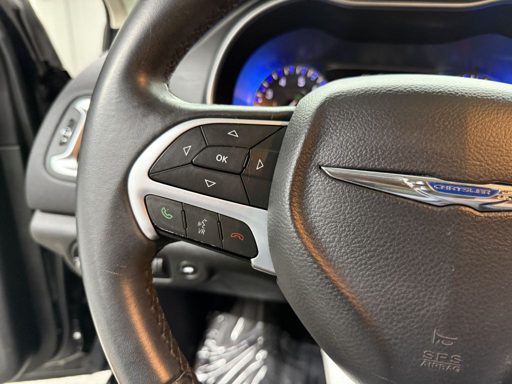 2015 Chrysler 200 Image 13