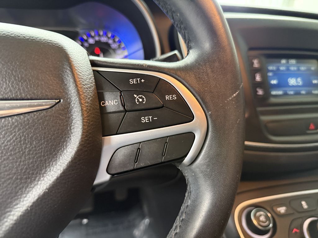 2015 Chrysler 200 Image 14