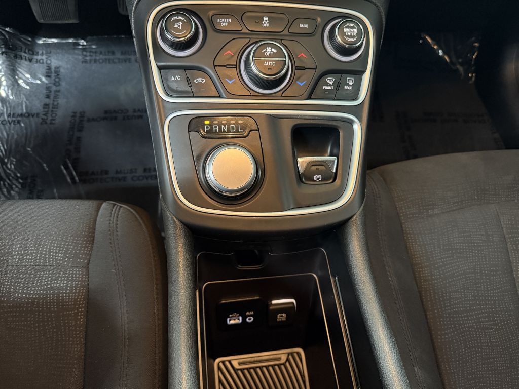 2015 Chrysler 200 Image 17