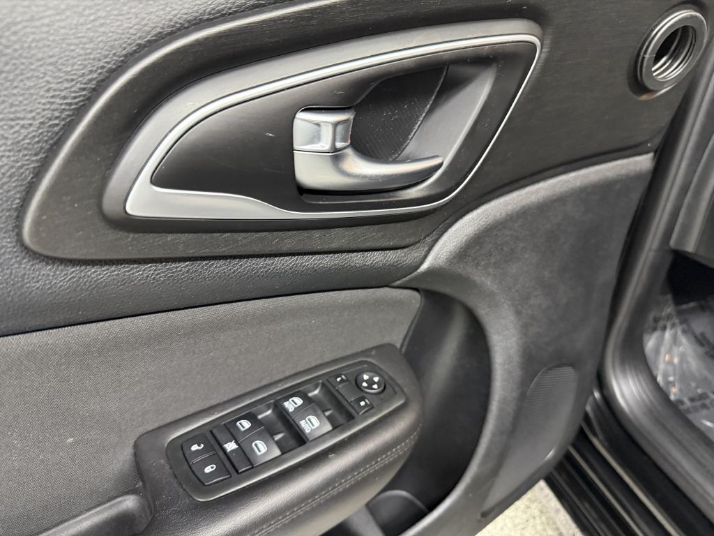2015 Chrysler 200 Image 20