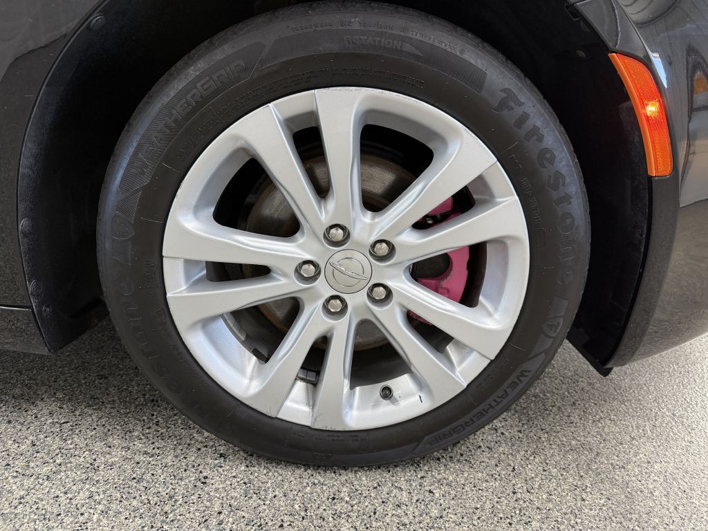 2015 Chrysler 200 Image 29