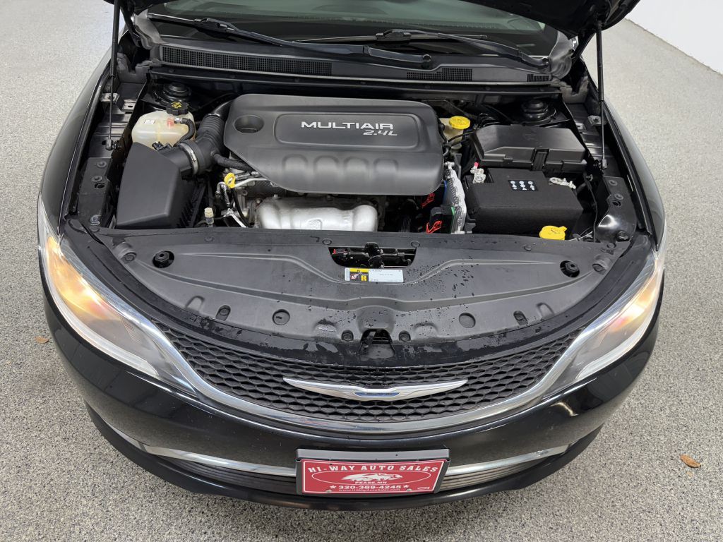 2015 Chrysler 200 Image 30