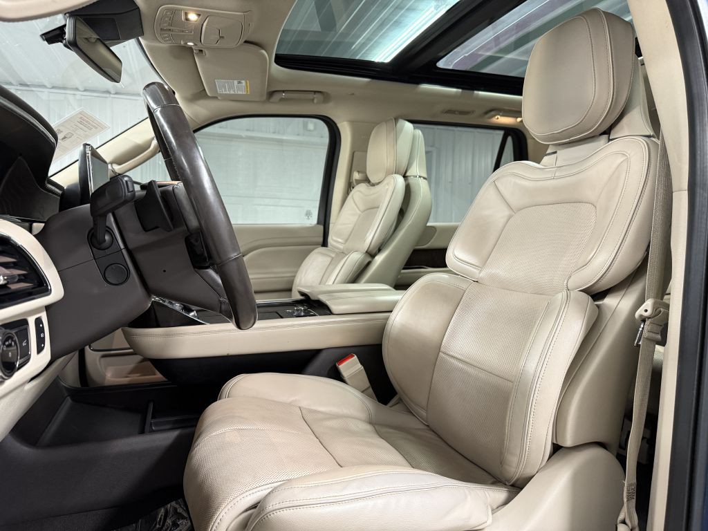 2018 Lincoln Navigator Image 9