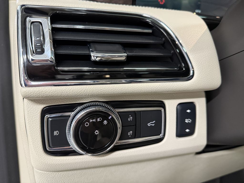 2018 Lincoln Navigator Image 11