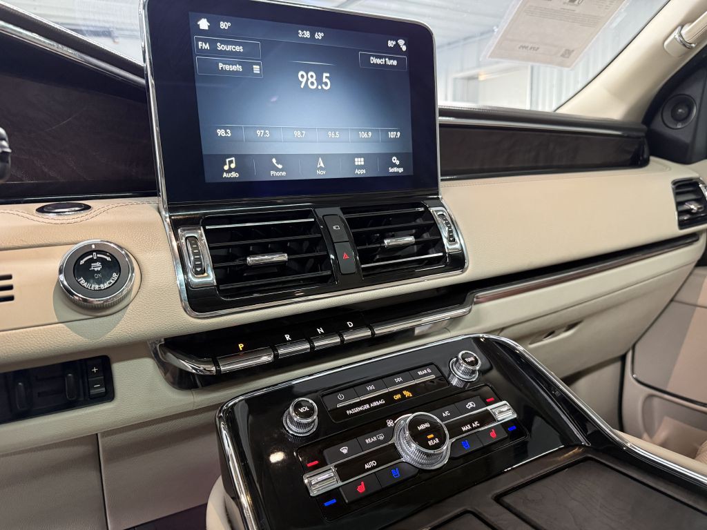 2018 Lincoln Navigator Image 13
