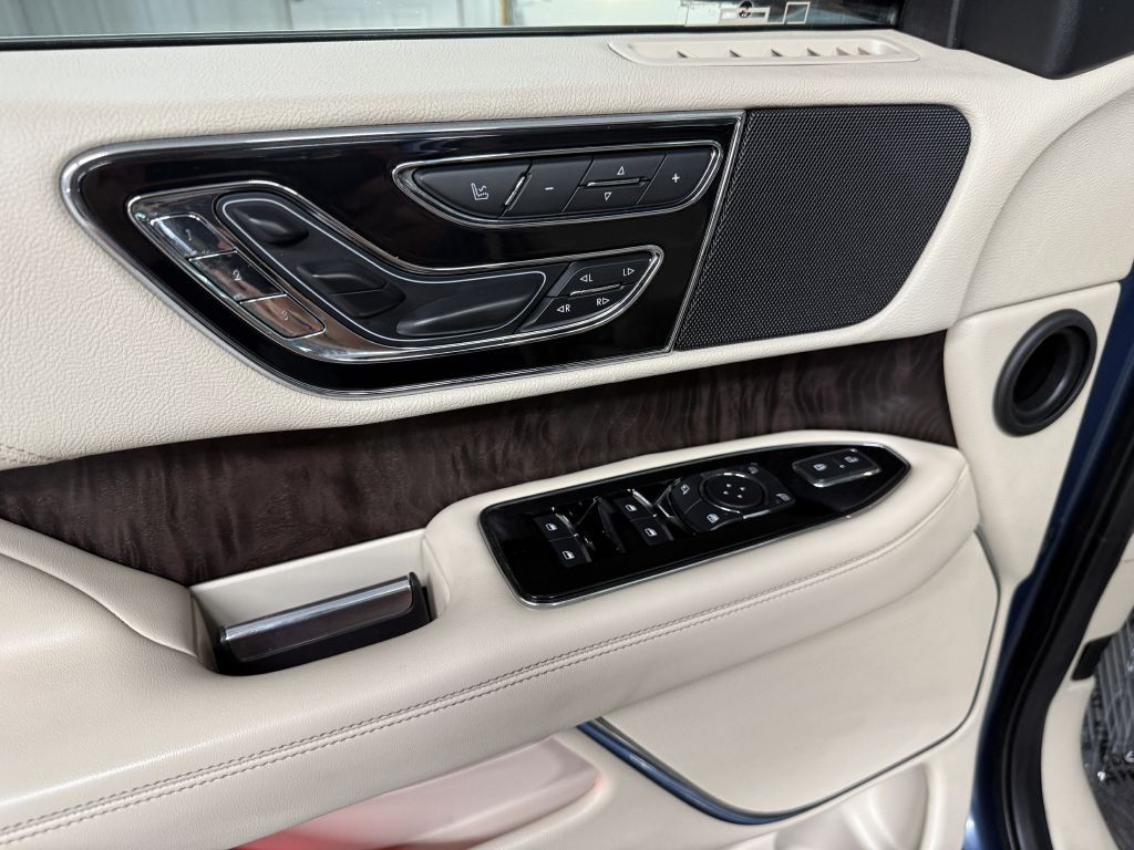 2018 Lincoln Navigator Image 24