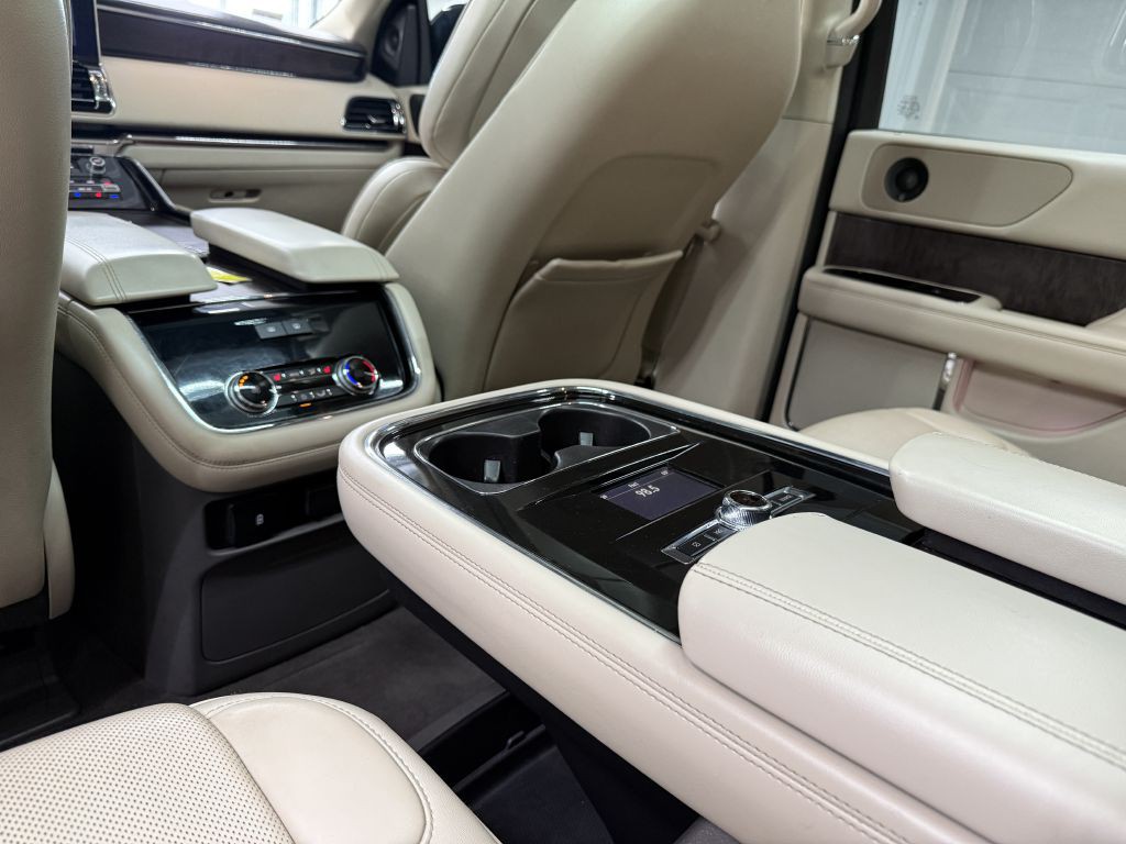 2018 Lincoln Navigator Image 27