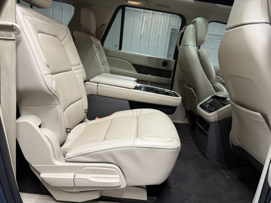 2018 Lincoln Navigator Image 36