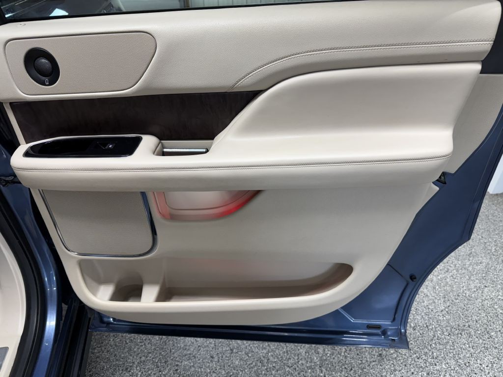 2018 Lincoln Navigator Image 37
