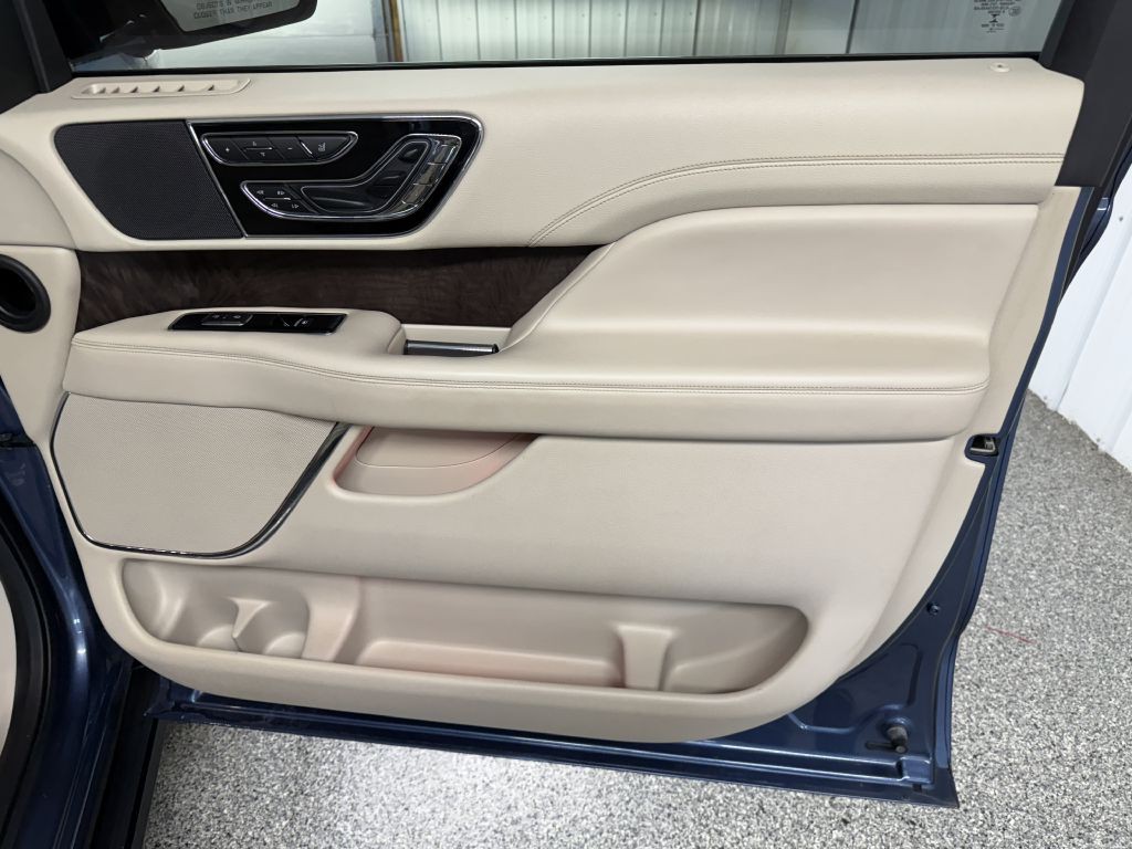 2018 Lincoln Navigator Image 39