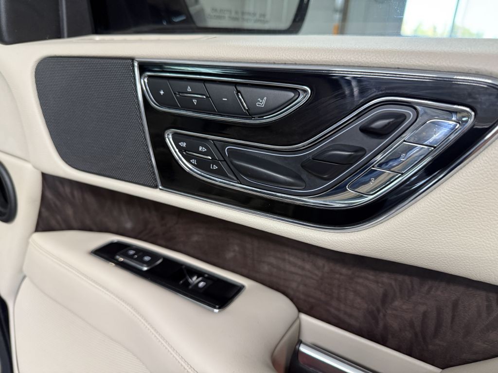 2018 Lincoln Navigator Image 40