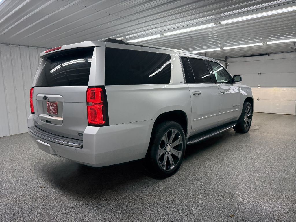 2016 Chevrolet Suburban Image 6