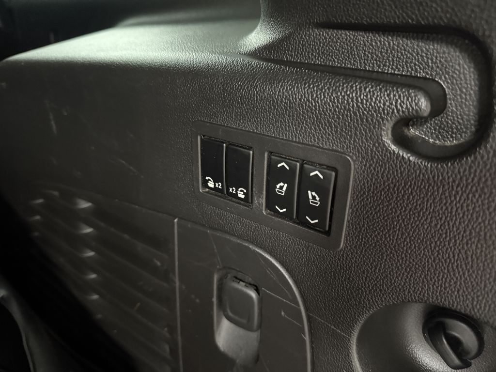 2016 Chevrolet Suburban Image 33