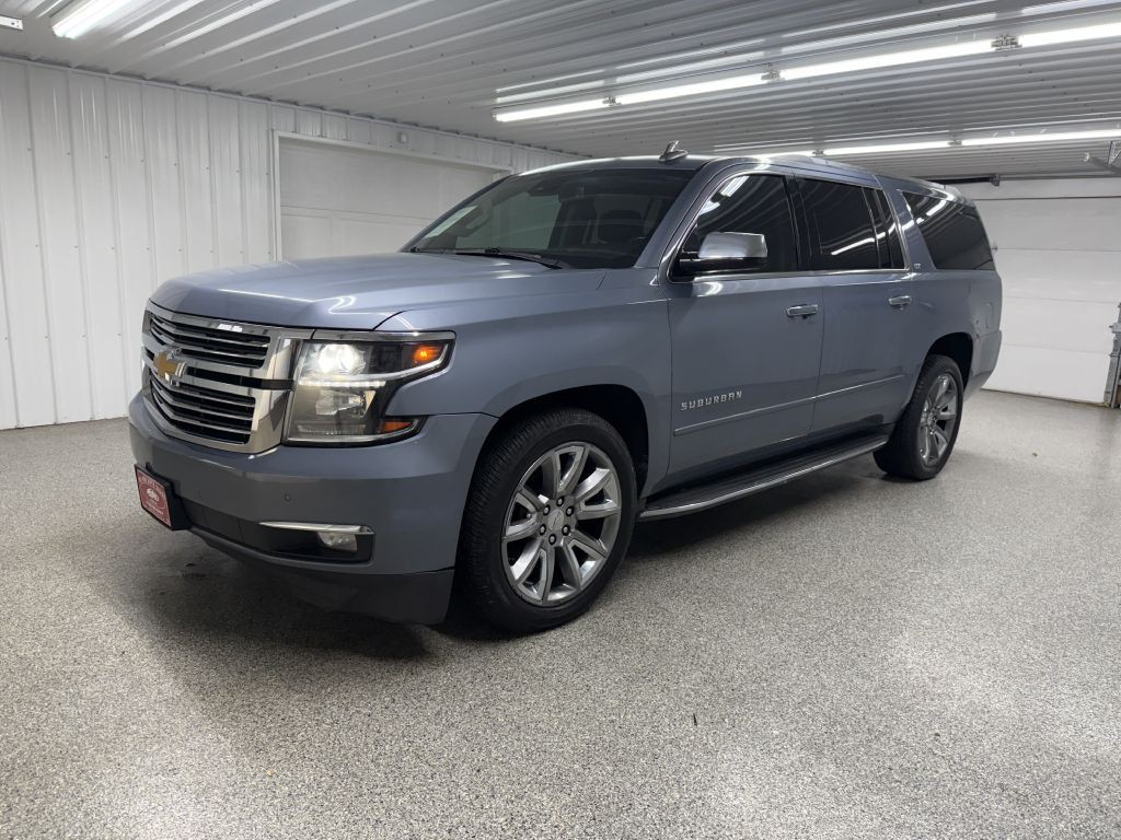 2016 Chevrolet Suburban Image 3