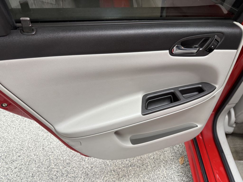 2010 Chevrolet Impala Image 30