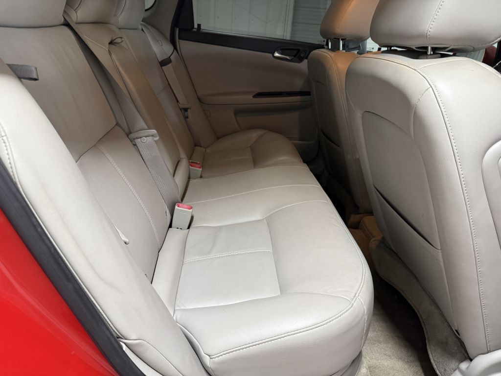 2010 Chevrolet Impala Image 32