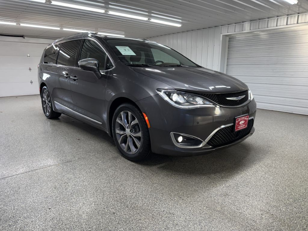 2018 Chrysler Pacifica Image 1