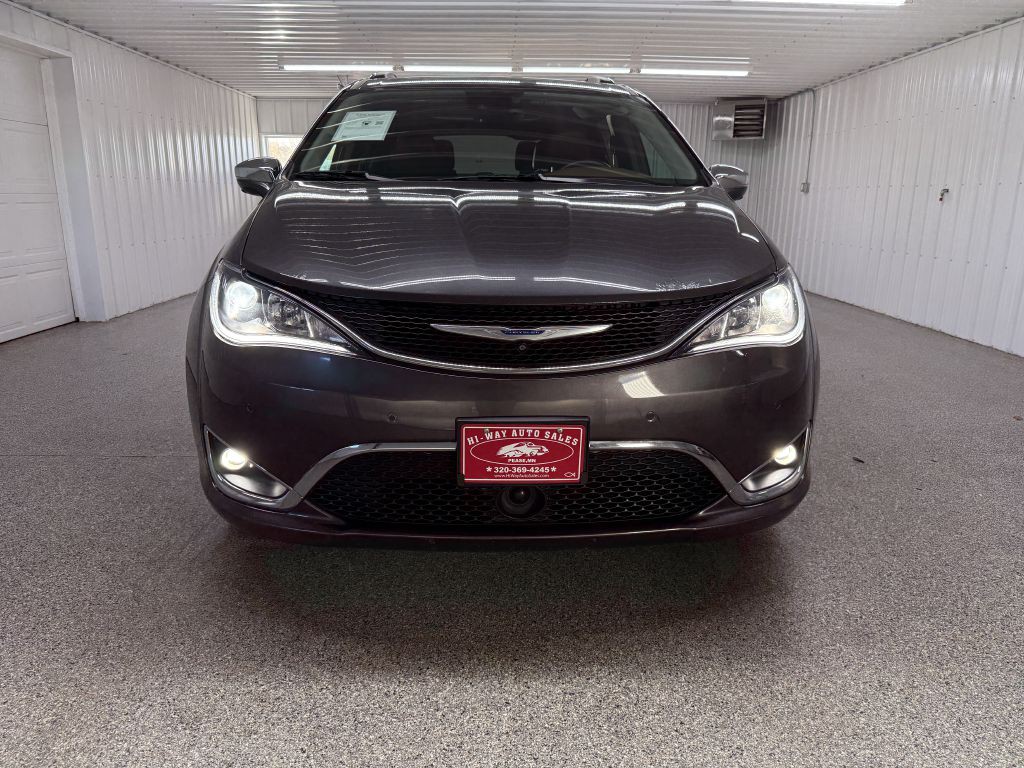 2018 Chrysler Pacifica Image 2
