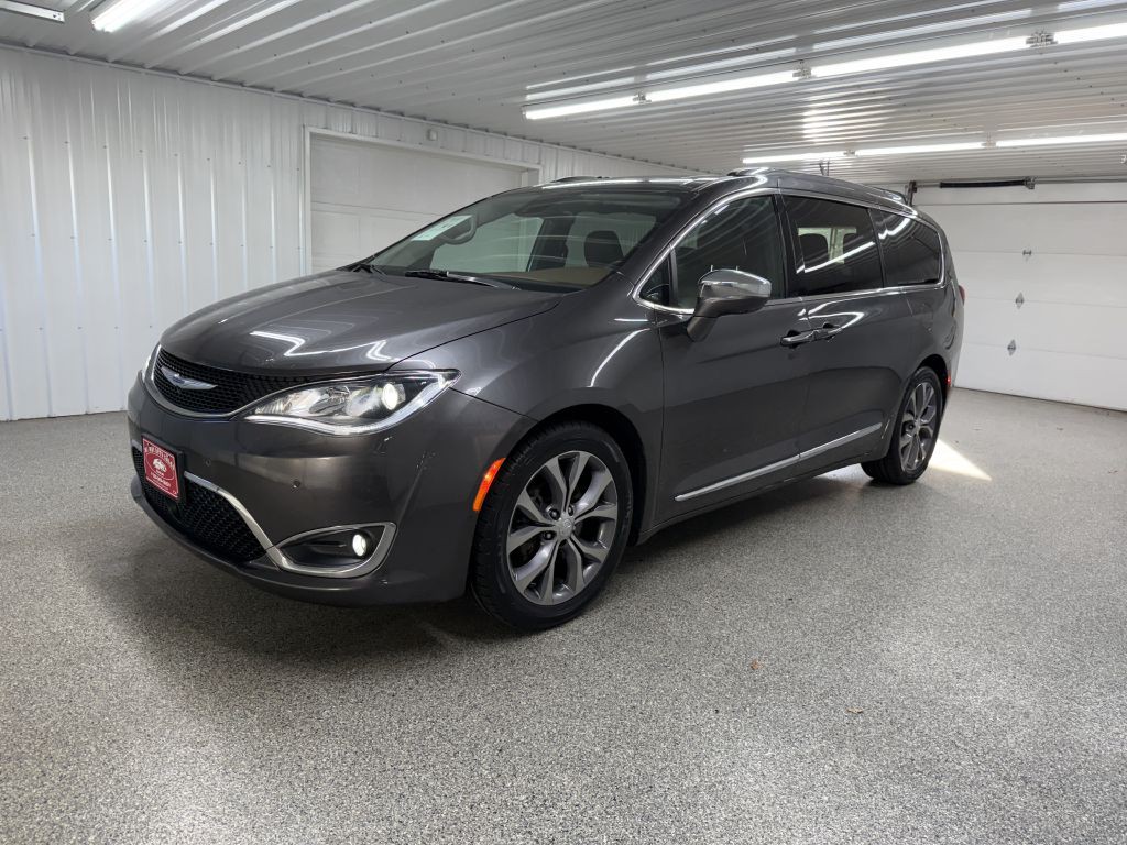 2018 Chrysler Pacifica Image 3