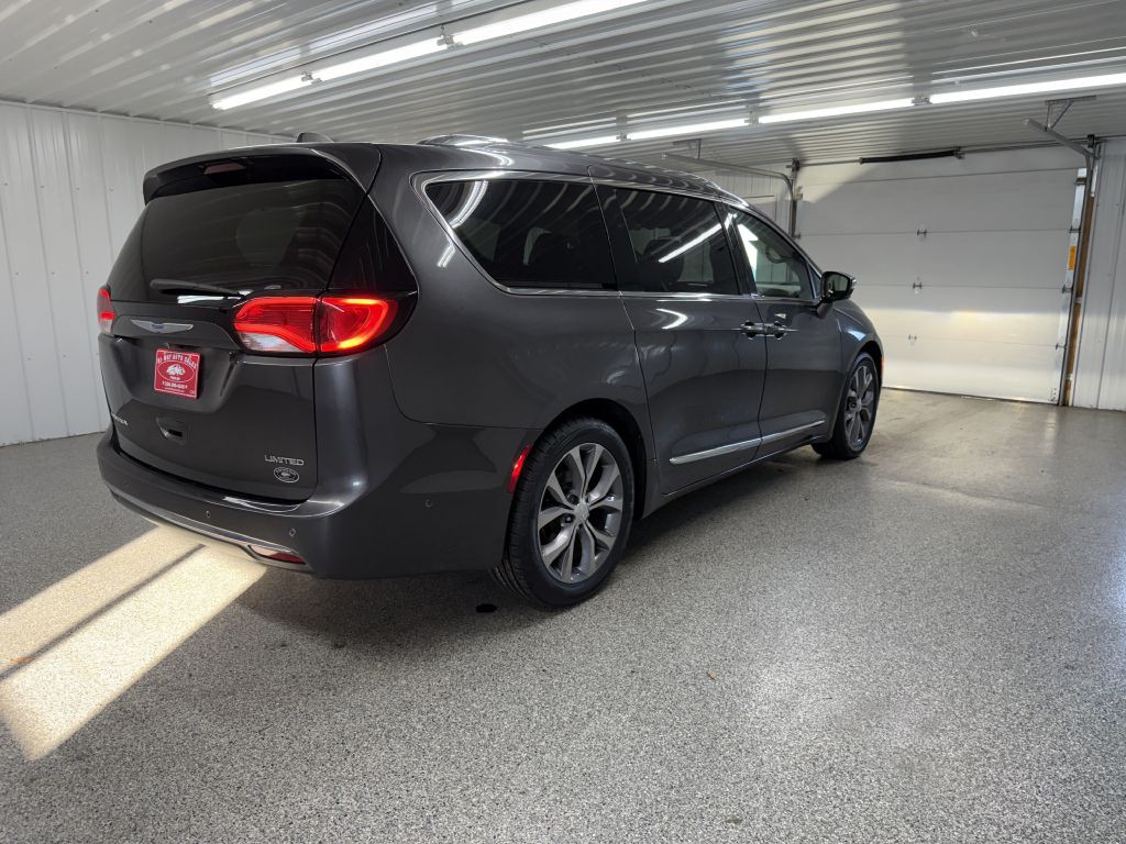 2018 Chrysler Pacifica Image 6