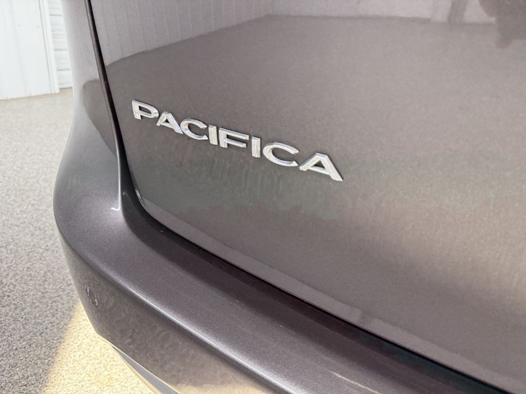 2018 Chrysler Pacifica Image 7