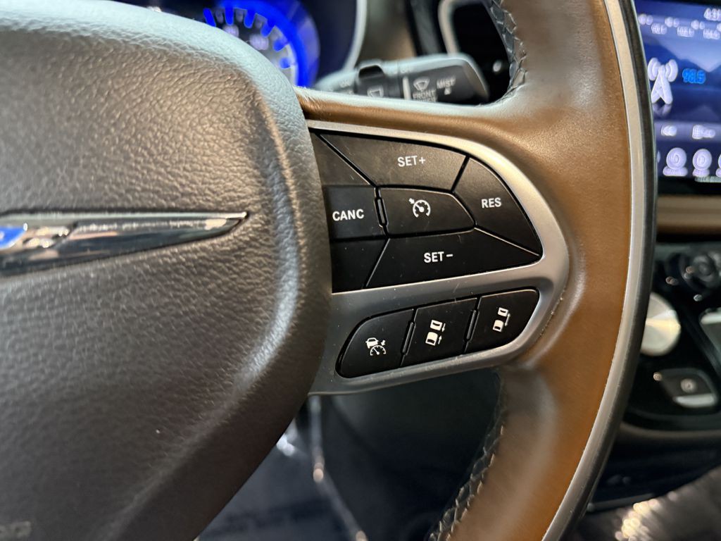 2018 Chrysler Pacifica Image 16