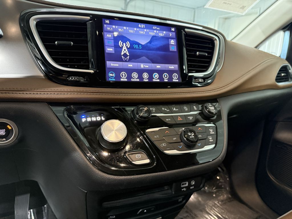 2018 Chrysler Pacifica Image 17