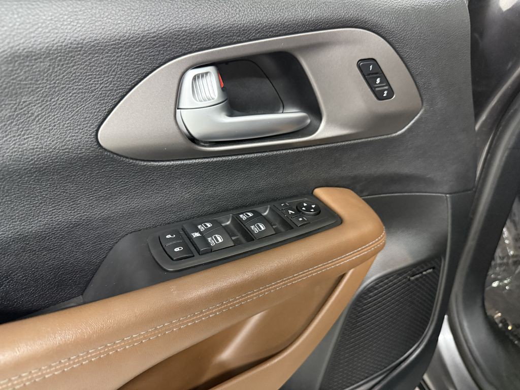 2018 Chrysler Pacifica Image 25