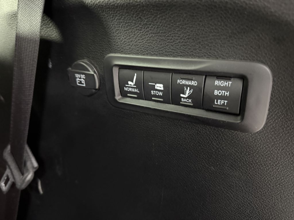 2018 Chrysler Pacifica Image 33