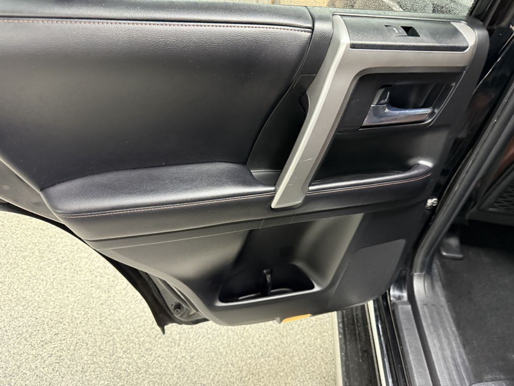 2016 Toyota 4Runner Image 27