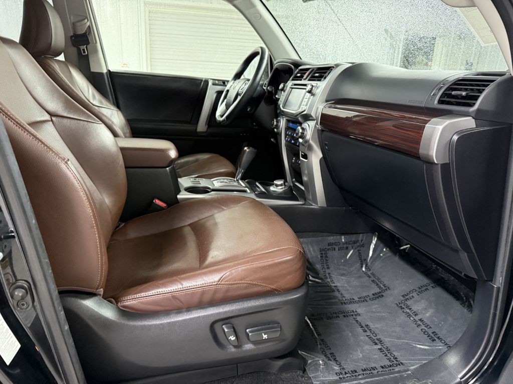 2016 Toyota 4Runner Image 32