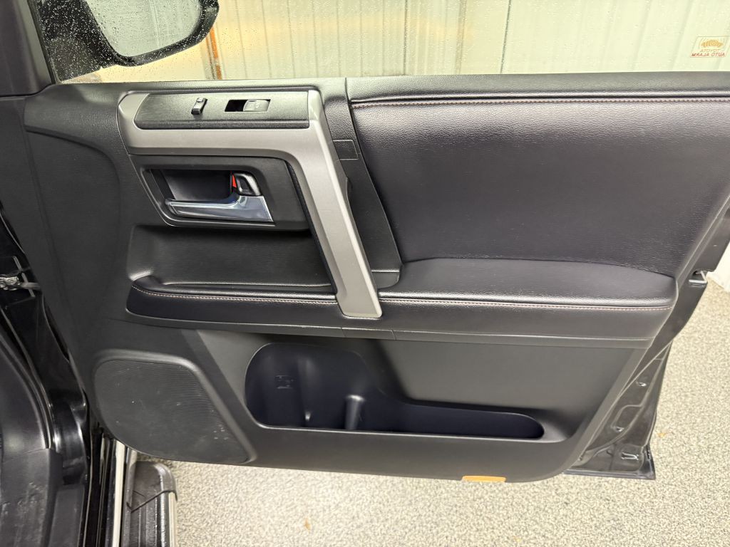 2016 Toyota 4Runner Image 35