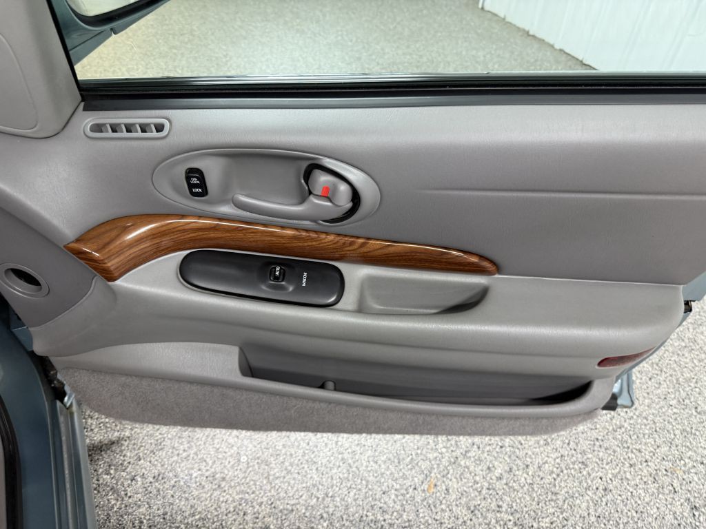 2003 Buick LeSabre Image 25