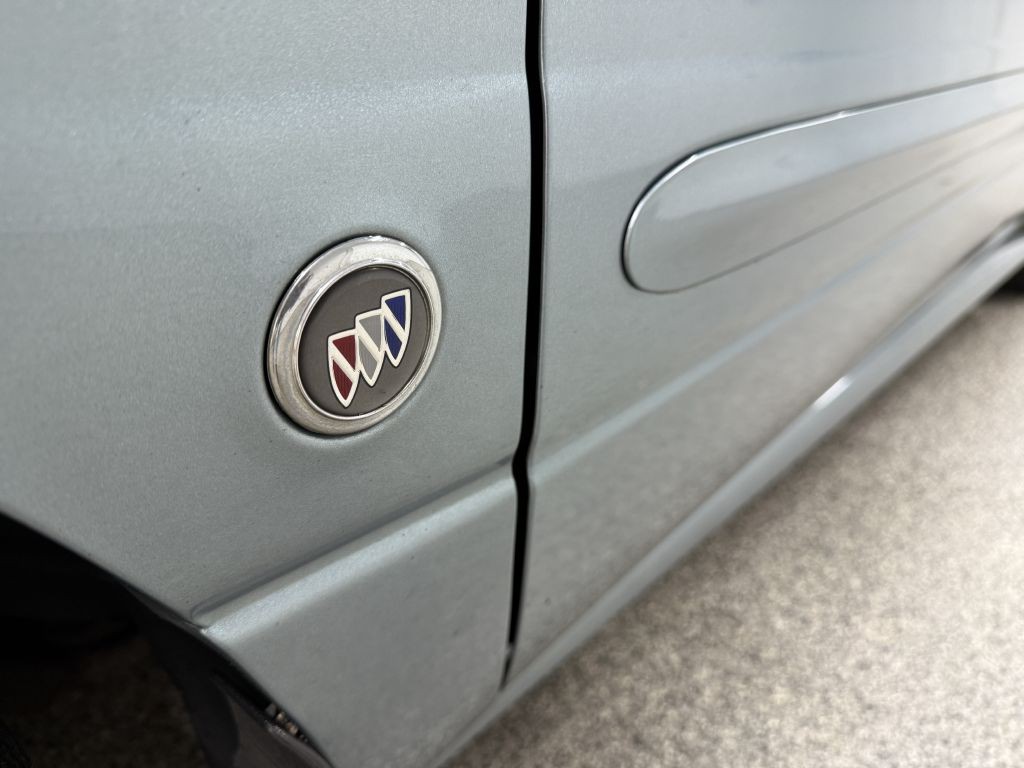 2003 Buick LeSabre Image 28