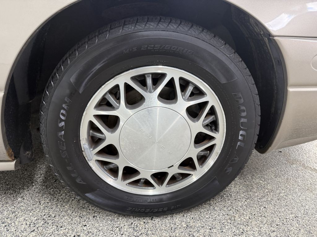 2003 Buick LeSabre Image 26