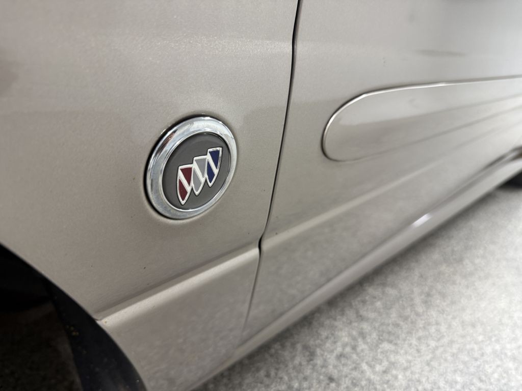 2003 Buick LeSabre Image 29