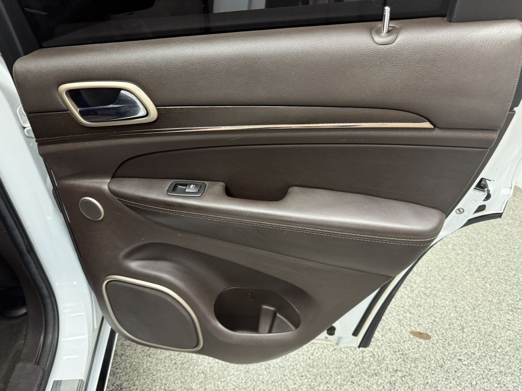 2014 Jeep Grand Cherokee Image 32
