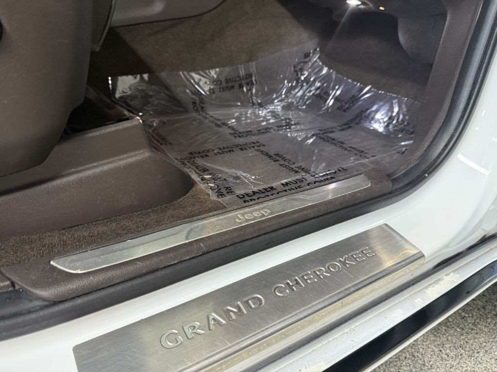 2014 Jeep Grand Cherokee Image 35