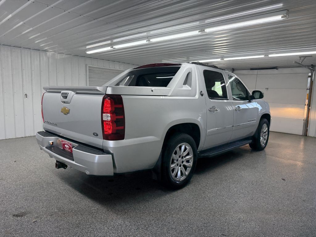 2013 Chevrolet Avalanche Image 6