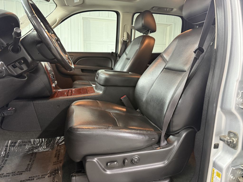 2013 Chevrolet Avalanche Image 11