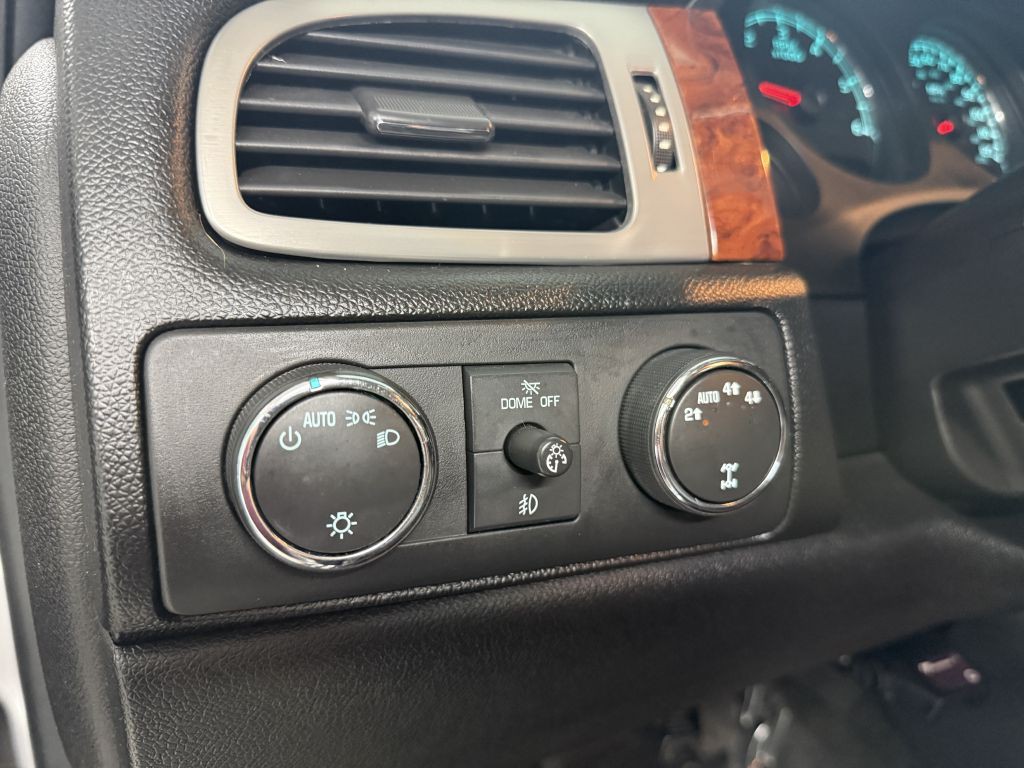 2013 Chevrolet Avalanche Image 14