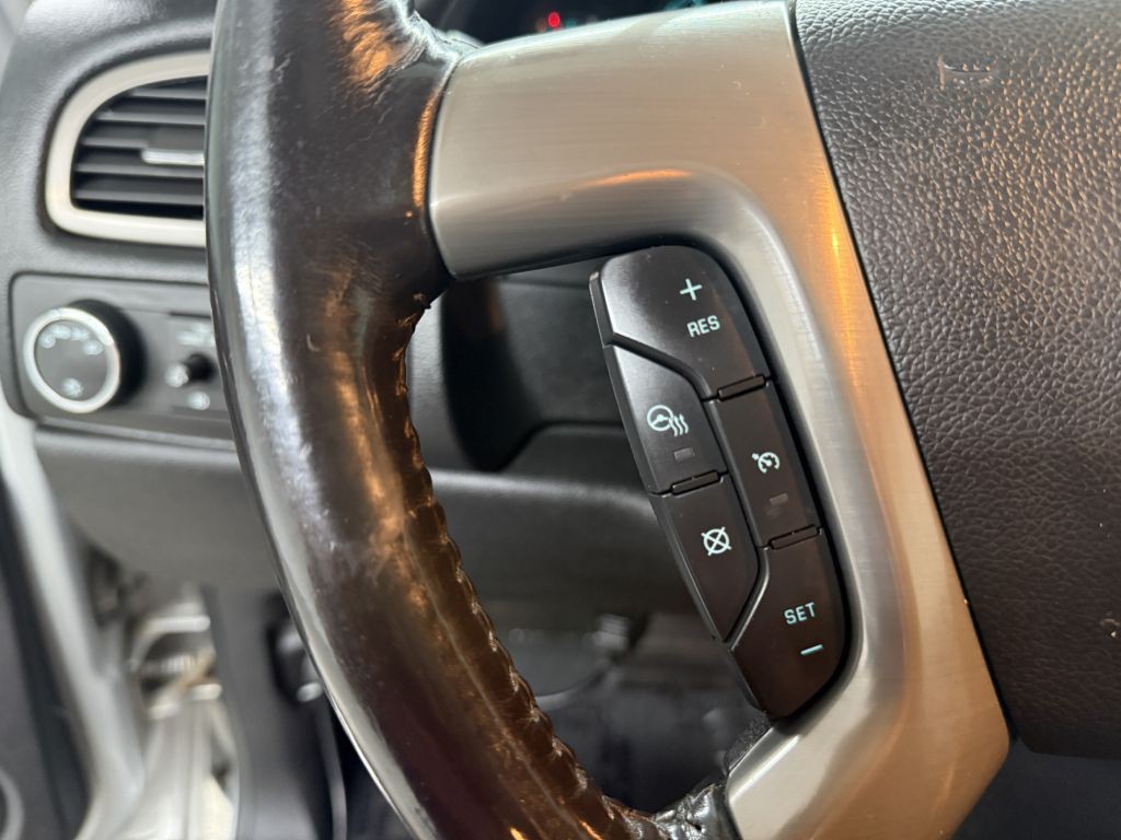 2013 Chevrolet Avalanche Image 17