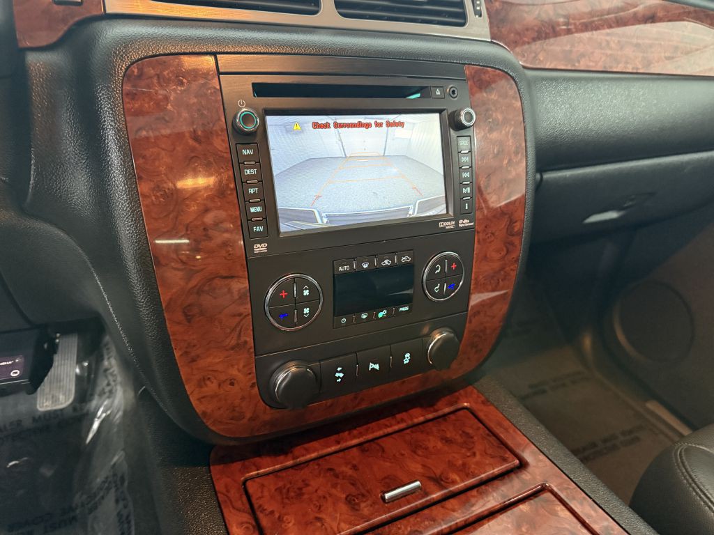 2013 Chevrolet Avalanche Image 19