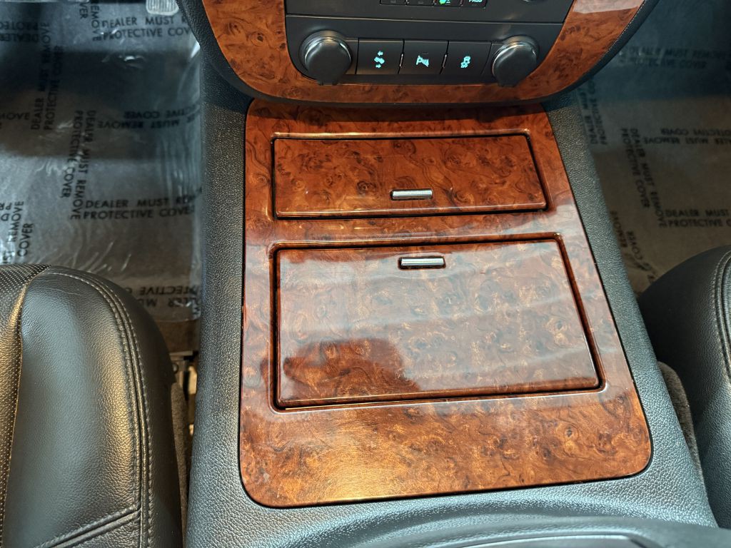 2013 Chevrolet Avalanche Image 21