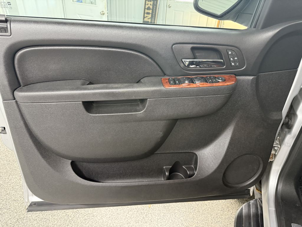 2013 Chevrolet Avalanche Image 22