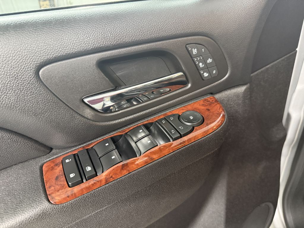 2013 Chevrolet Avalanche Image 23