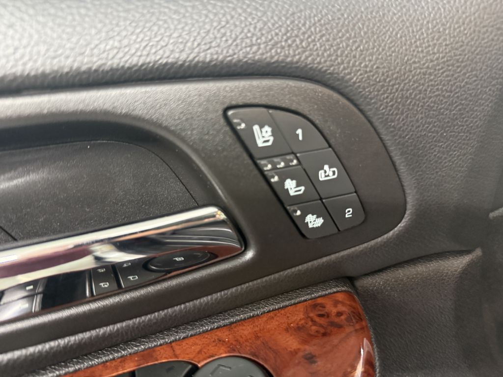 2013 Chevrolet Avalanche Image 24