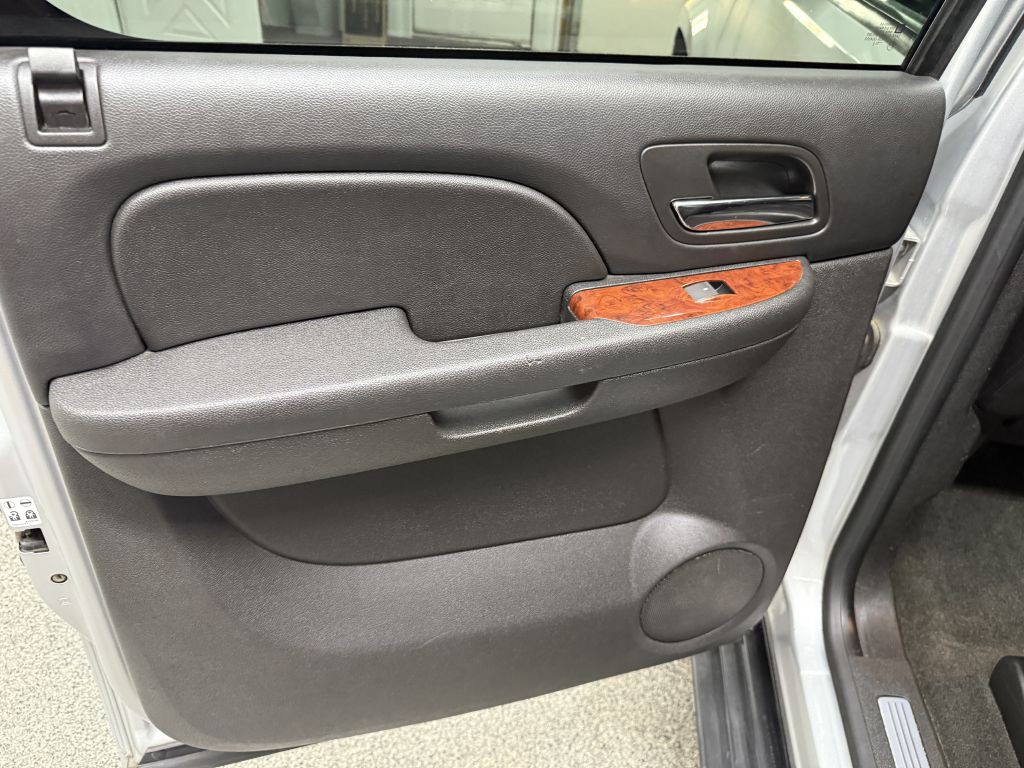 2013 Chevrolet Avalanche Image 27