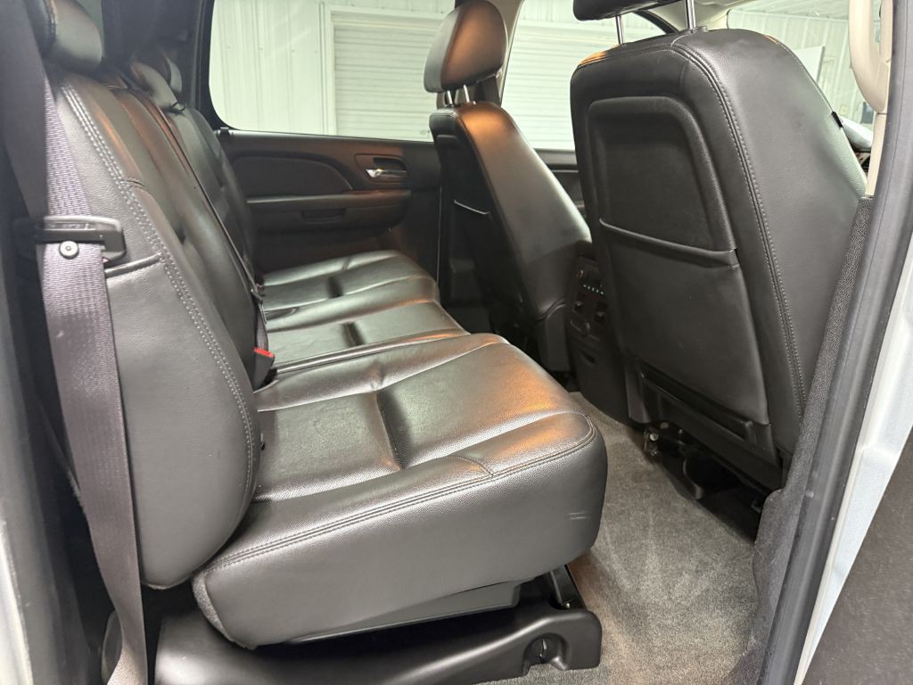 2013 Chevrolet Avalanche Image 31