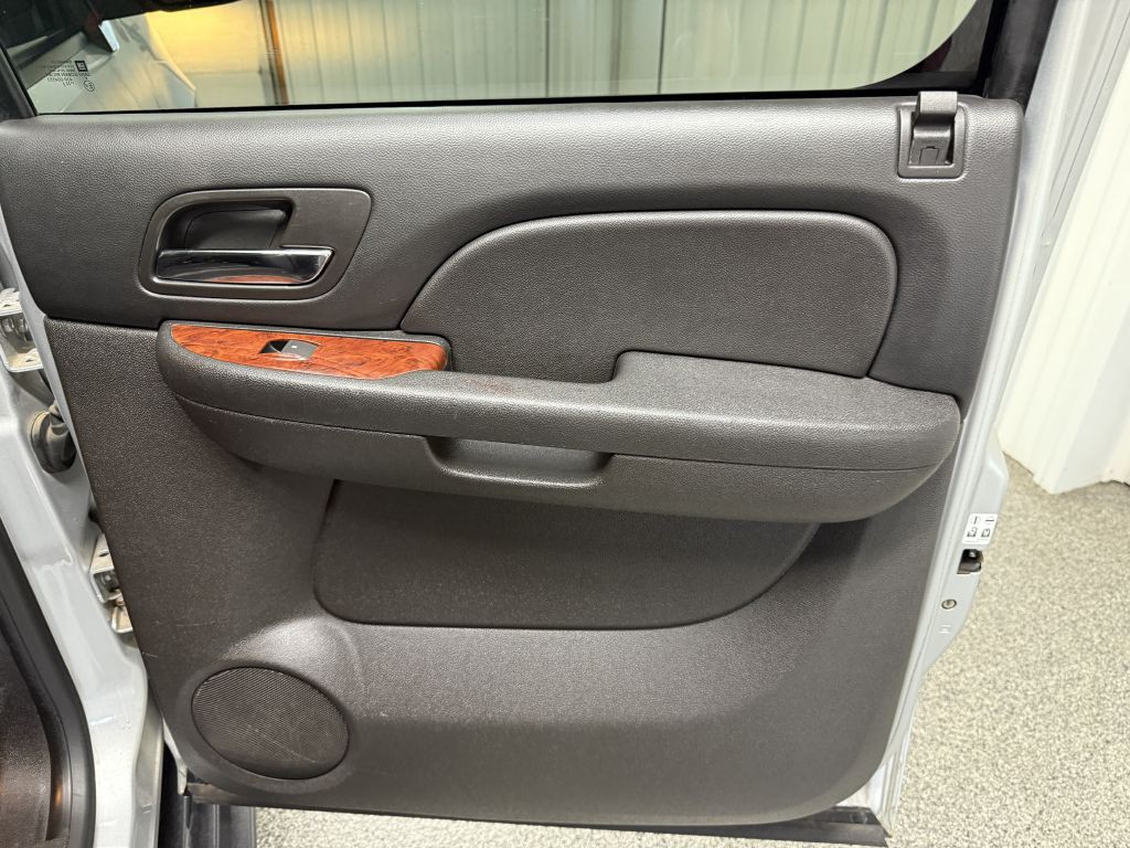 2013 Chevrolet Avalanche Image 32